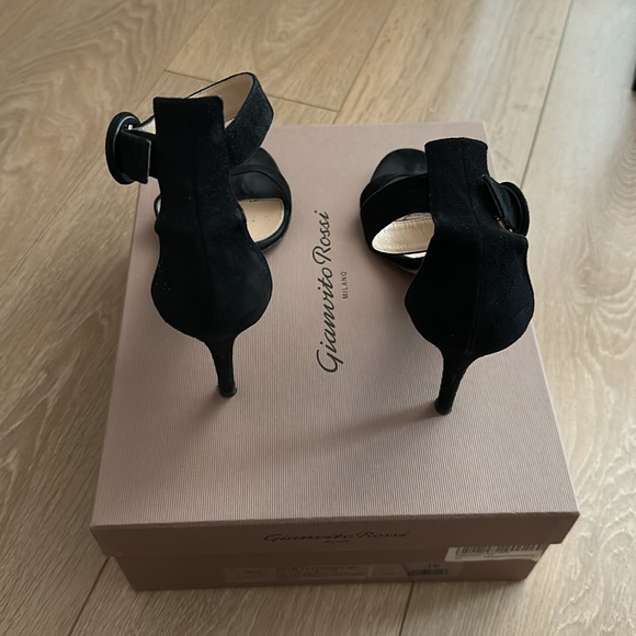 Gianvito Rossi Portofino 85 Suede Sandals - Picture 10 of 11